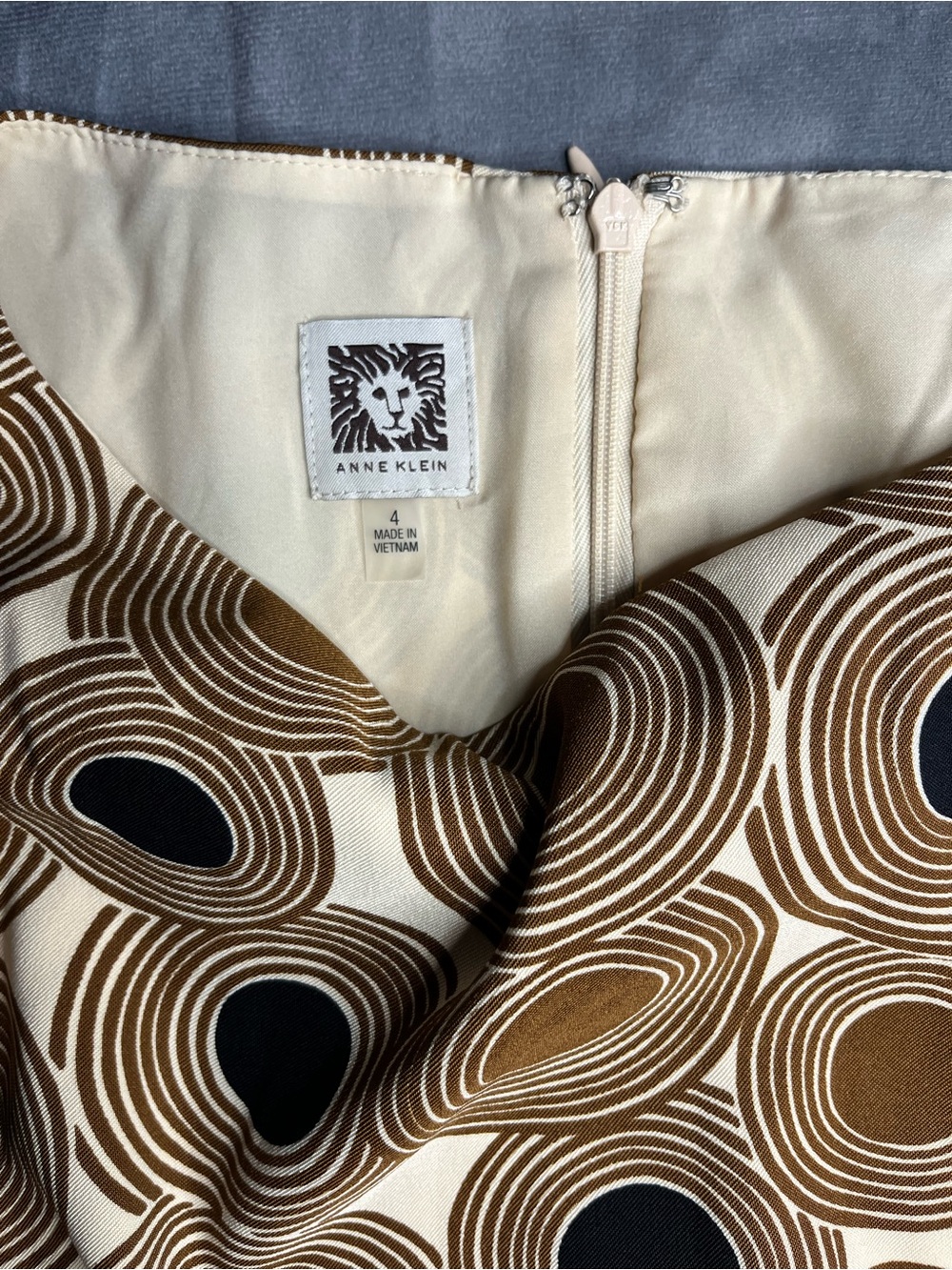 NWT Anne Klein Brown & Black Concentric Circle Print Sheath Dress Size 4 - Picture 3 of 6